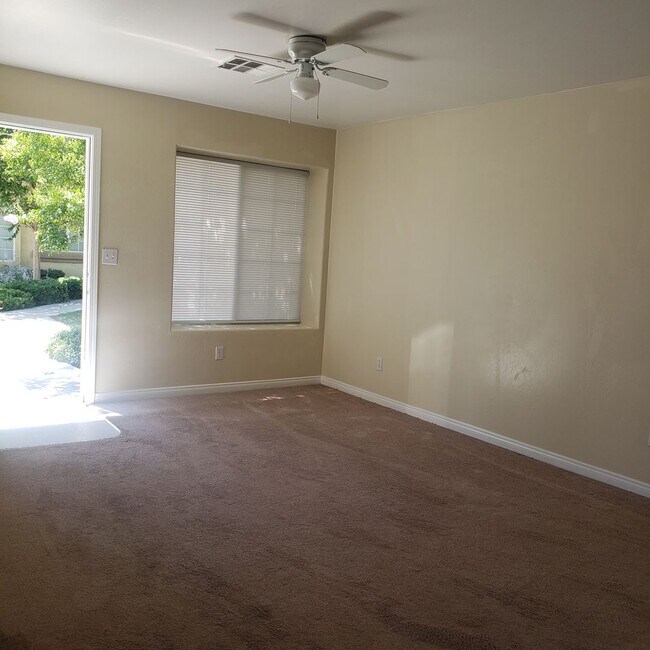Building Photo - 722 Spring Meadow Ct