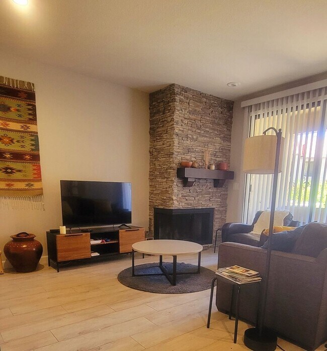 Foto del edificio - Two bedroom condo