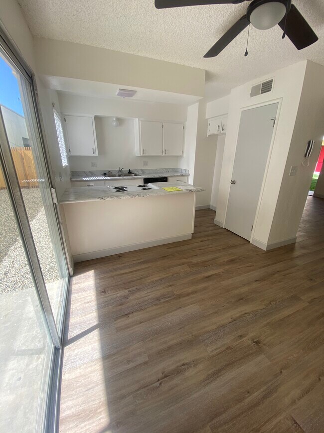 232 W Caldwell Ave Unit Apt 20, Visalia, CA 93277 Apartments 232 W