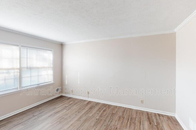 Building Photo - 4809 Sebree Ln