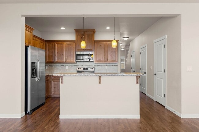 Building Photo - Luxury Townhome is desirable Ridgefield Community