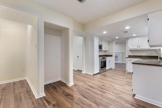 Foto del edificio - 10 Woodbridge Dr