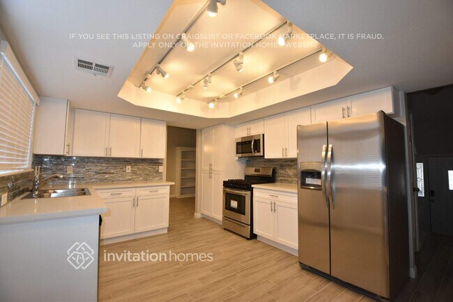 Foto del edificio - 7517 W Gilmore Ave