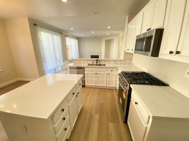 Foto del edificio - 2045 Finley Pl