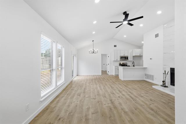Foto del edificio - 982 Mapleleaf Ln
