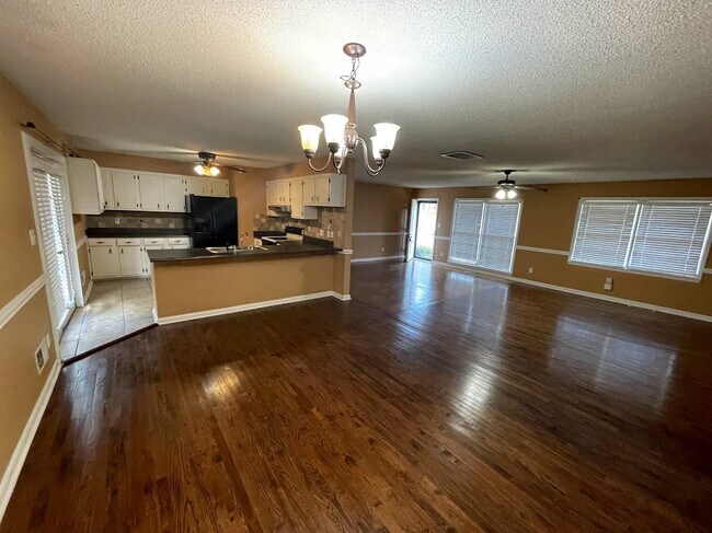 Foto del edificio - 2211 Barnesdale Wy