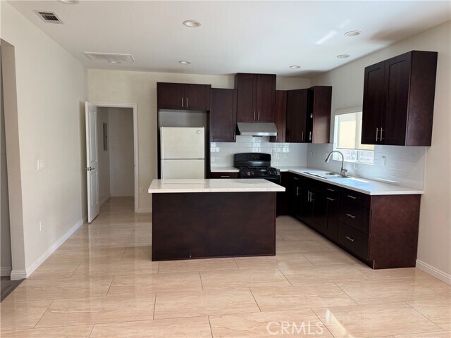 Foto del edificio - 3154 Angelus Ave