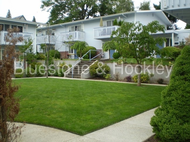 Building Photo - 11359 SE 27th Ave