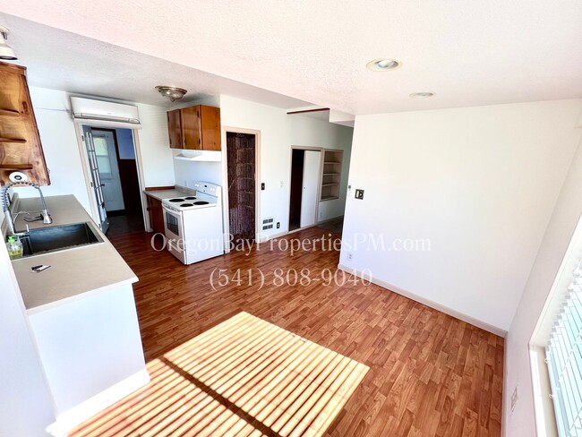 Foto del edificio - 3bdrm/2ba Pet Friendly Home - E 2nd St, Co...