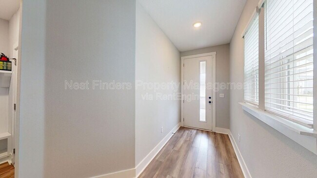 Foto del edificio - 9921 Element Rd