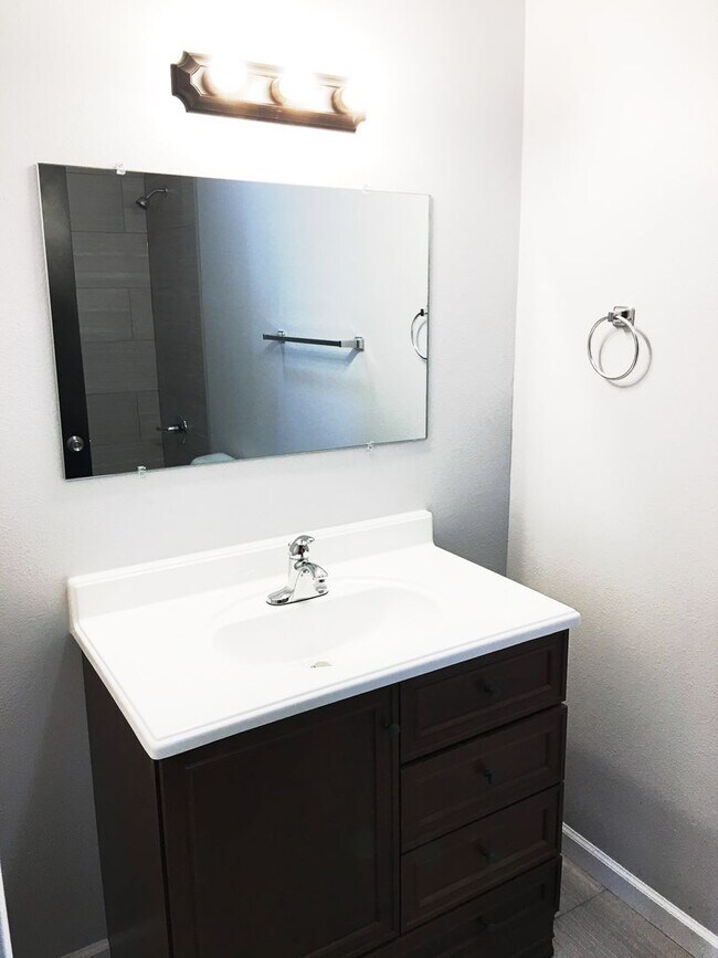 Foto del edificio - Move in Ready...146 W Washington St, Colli...