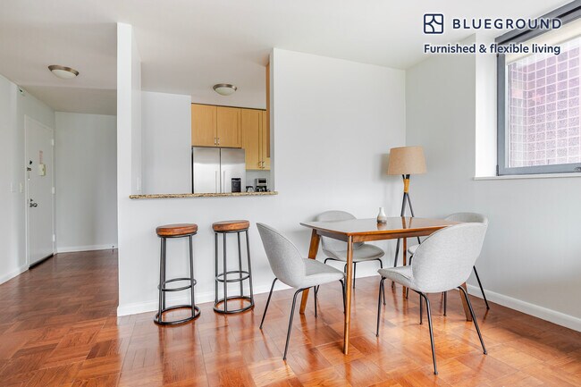 Foto del edificio - 235 W 48th St