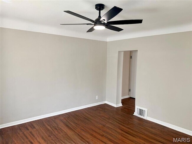 Foto del edificio - 1928 Macklind Ave