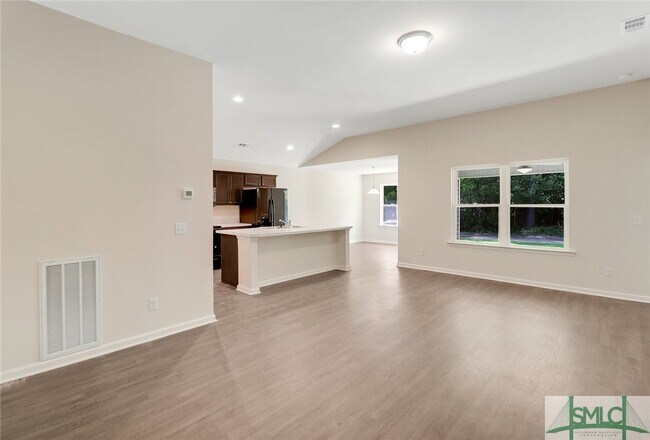 Building Photo - 532 Cade Ave