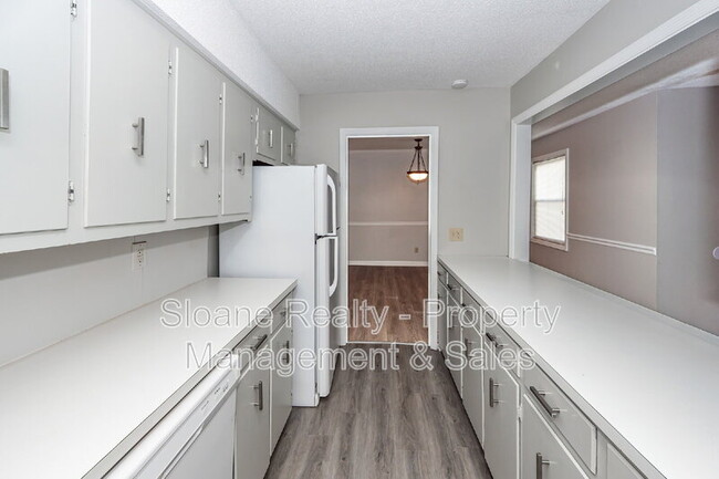 Building Photo - 40 Meander Row