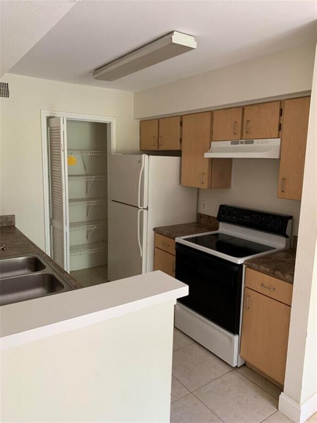 Foto del edificio - 2400 NW 33rd St