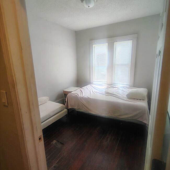 Foto del edificio - Room in Duplex on Centre St