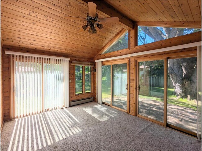 Building Photo - 6065 Oakwood Rd