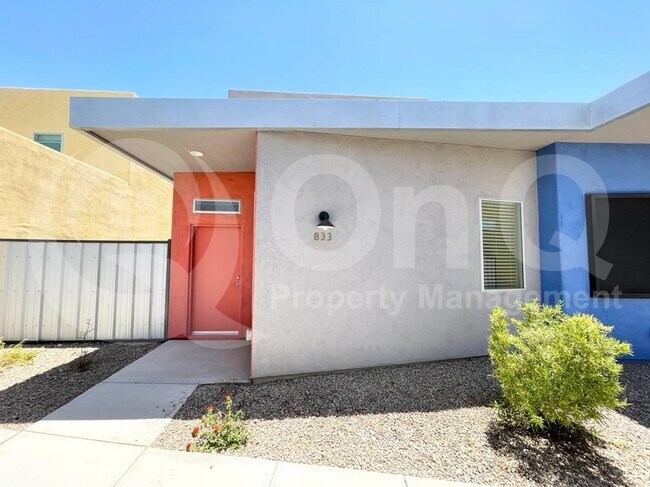 Building Photo - 833 E Park Modern Dr