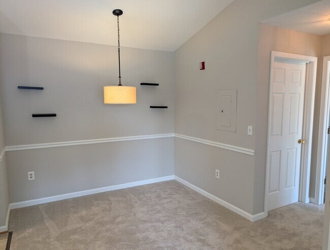 Foto del edificio - Bright Townhome Living in Convenient Leesburg Location