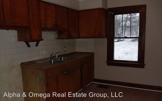 Building Photo - 83-85 Rowland Ave