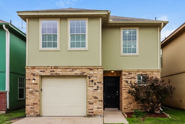 Building Photo - 4962 N Cancun Dr