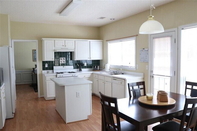 Foto del edificio - 2165 Chattahoochee Dr NW