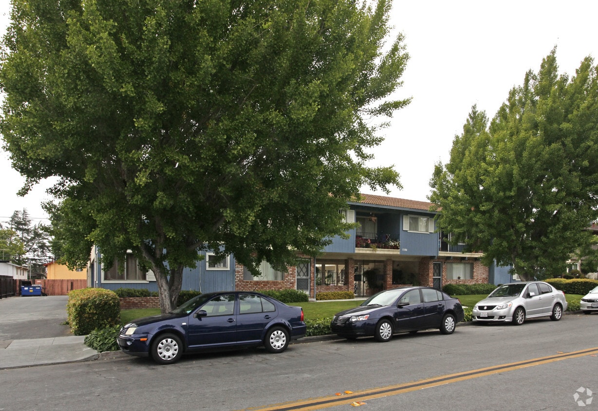 Building Photo - 1580 Ontario Dr