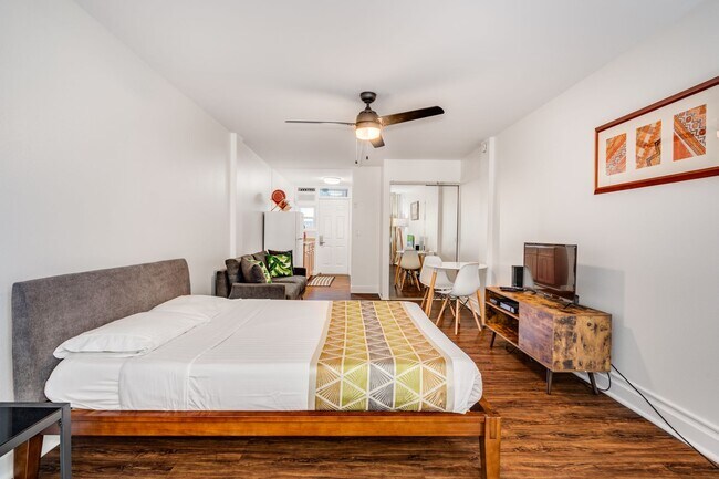 Building Photo - 2413 Kuhio Ave.