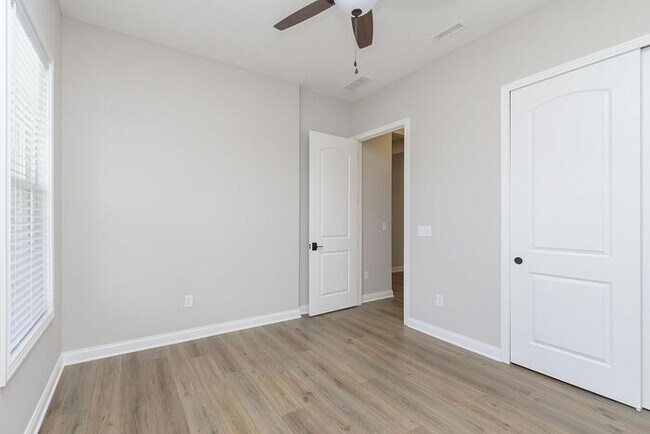 Foto del edificio - Gorgeous Newly Built 3 Bedroom 3 Full Bath on Golf Course in Westfield!
