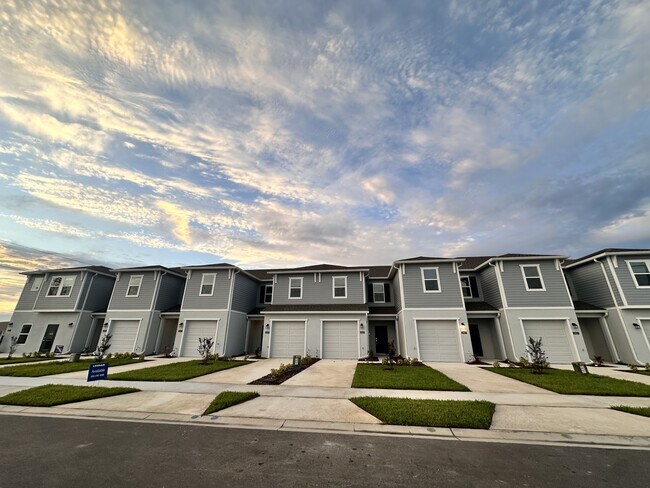 Foto del edificio - 2423 Bevel Ln