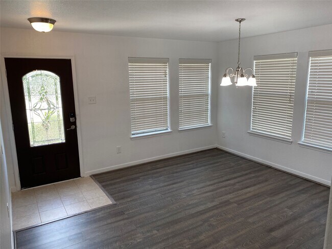 Foto del edificio - 4614 Pin Oak Creek Ln