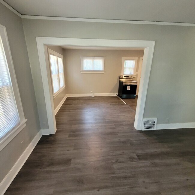 Foto del edificio - 2407 E 67th Terrace