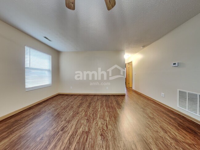 Foto del edificio - 12 Mynah Dr