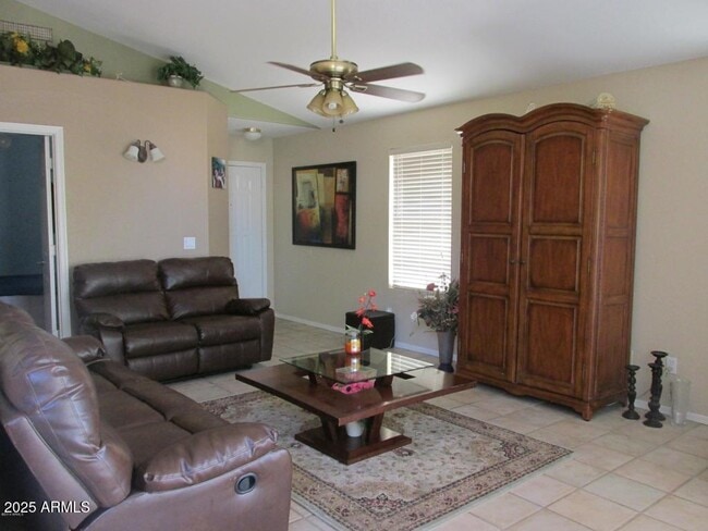 Foto del edificio - 8342 W Bluefield Ave