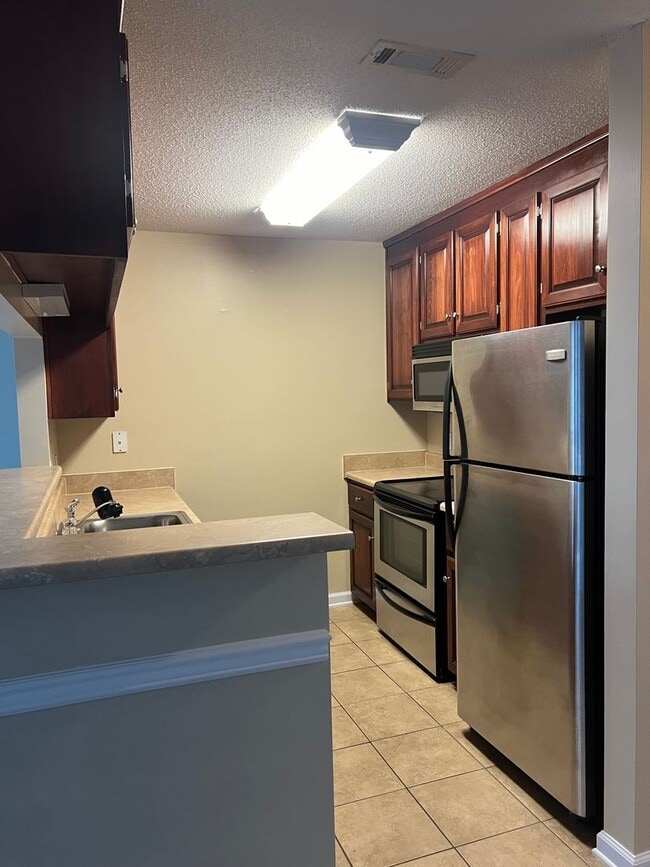 Building Photo - 107 Winthrope Ln