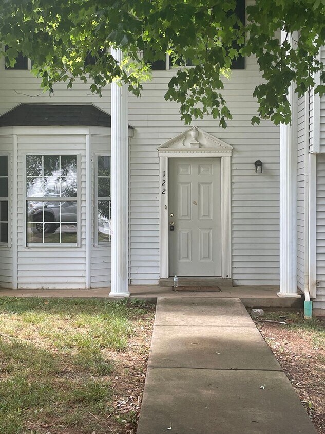 Primary Photo - 122 Pebble Ct
