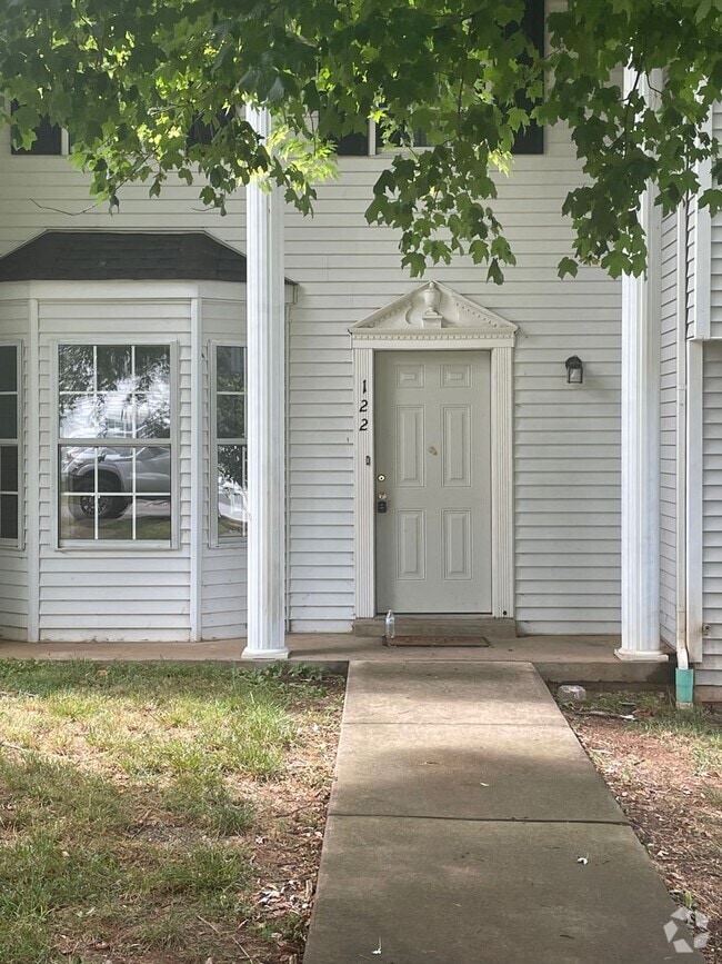 Building Photo - 122 Pebble Ct