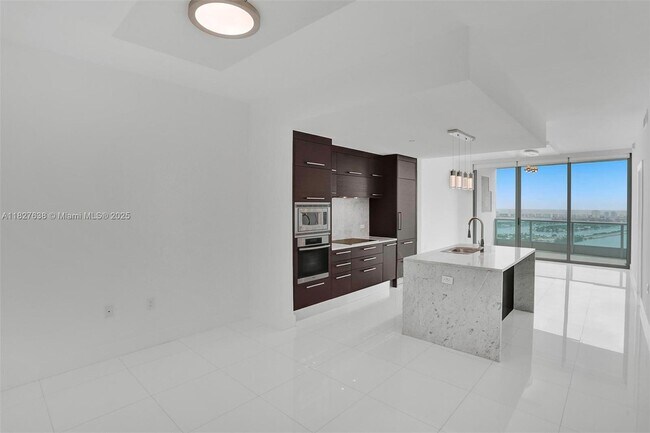 Foto del edificio - 900 Biscayne Blvd