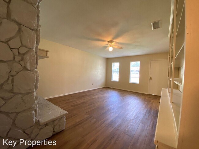 Building Photo - 3 br, 1 bath House - 4733 McCart Avenue