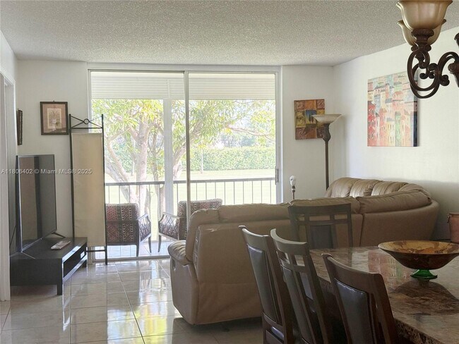 Foto del edificio - 9820 S Hollybrook Lake Dr