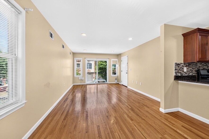 Photo - 43 Manhattan Avenue Unit 1