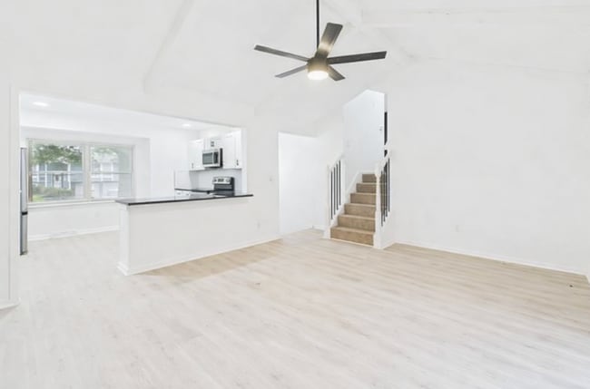 Building Photo - Stylishly Updated 4BR/3BA with Expansive Back Deck