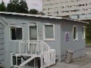 Building Photo - 1120-1130 NE Shaw St