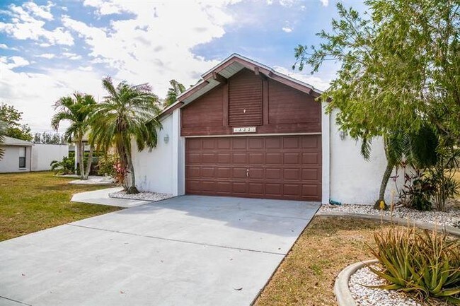 Building Photo - 322 SE 32nd St, Cape Coral, FL, 33904