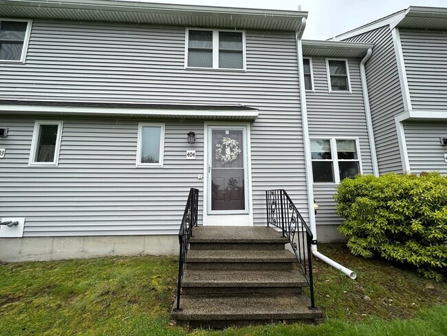 Building Photo - 404 Pondview Pl