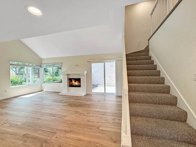 Building Photo - Spacious 4BD/2BA Townhouse in Tierrasanta ...