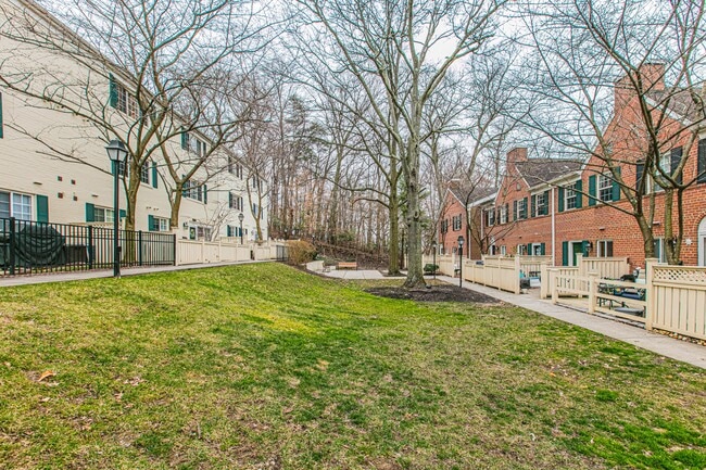 Building Photo - 5216 Maris Ave