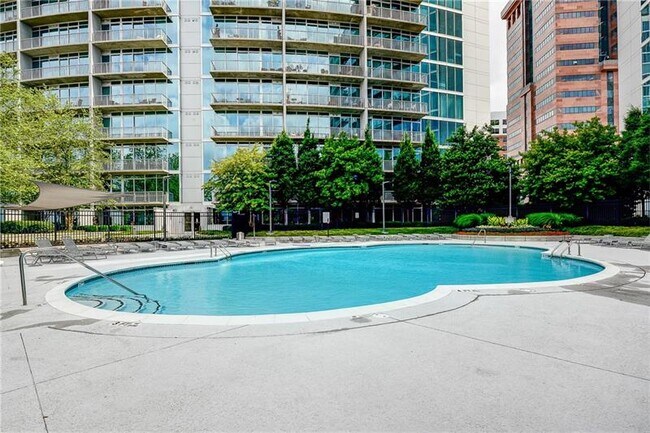 Foto del edificio - 950 W Peachtree St NW