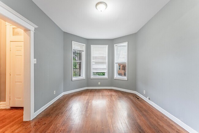 Building Photo - 1426 S Avers Ave